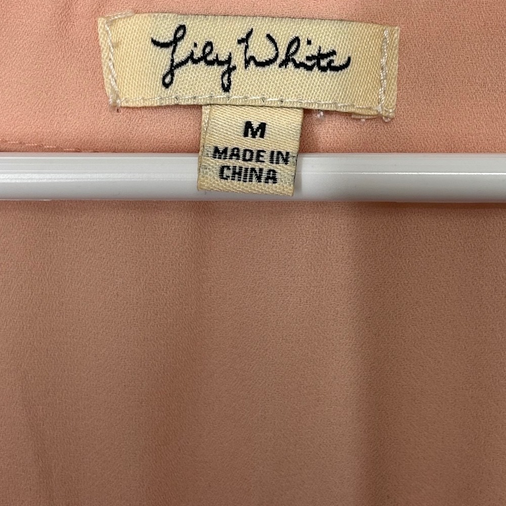 Lily White Peachy Pink‎ Short Tabbed Sleeves Chiffon Blouse Women's Size M - Picture 2 of 5